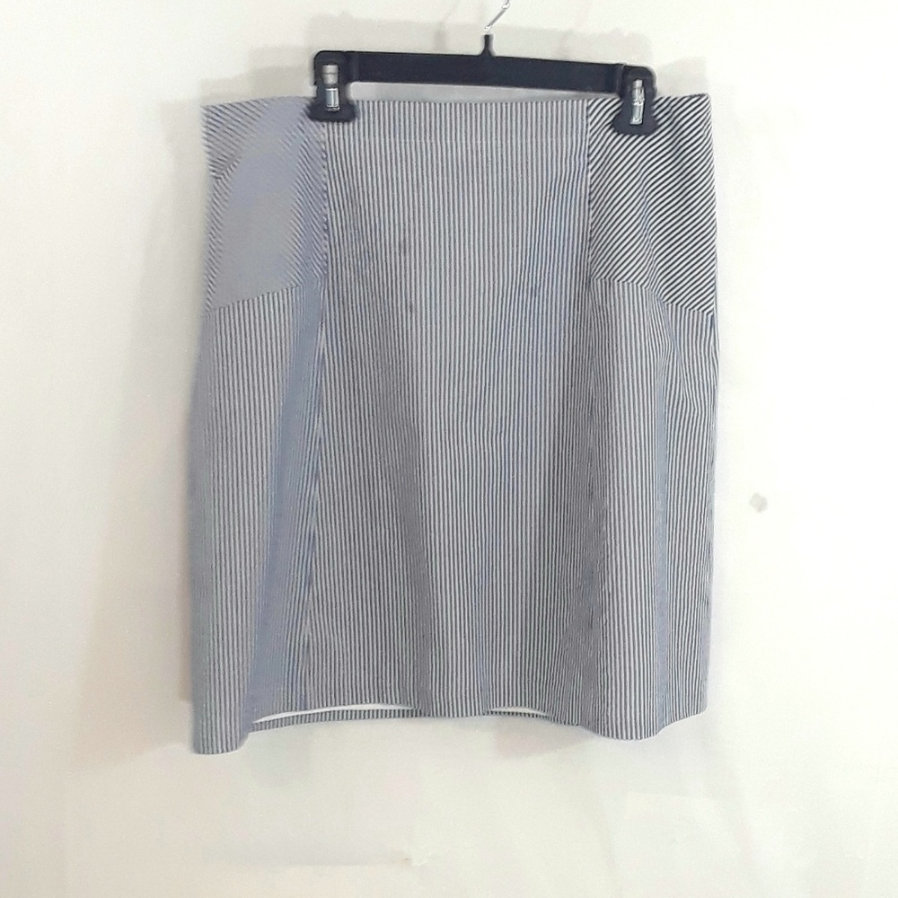 Talbots blue striped seer sucker skirt Size 14